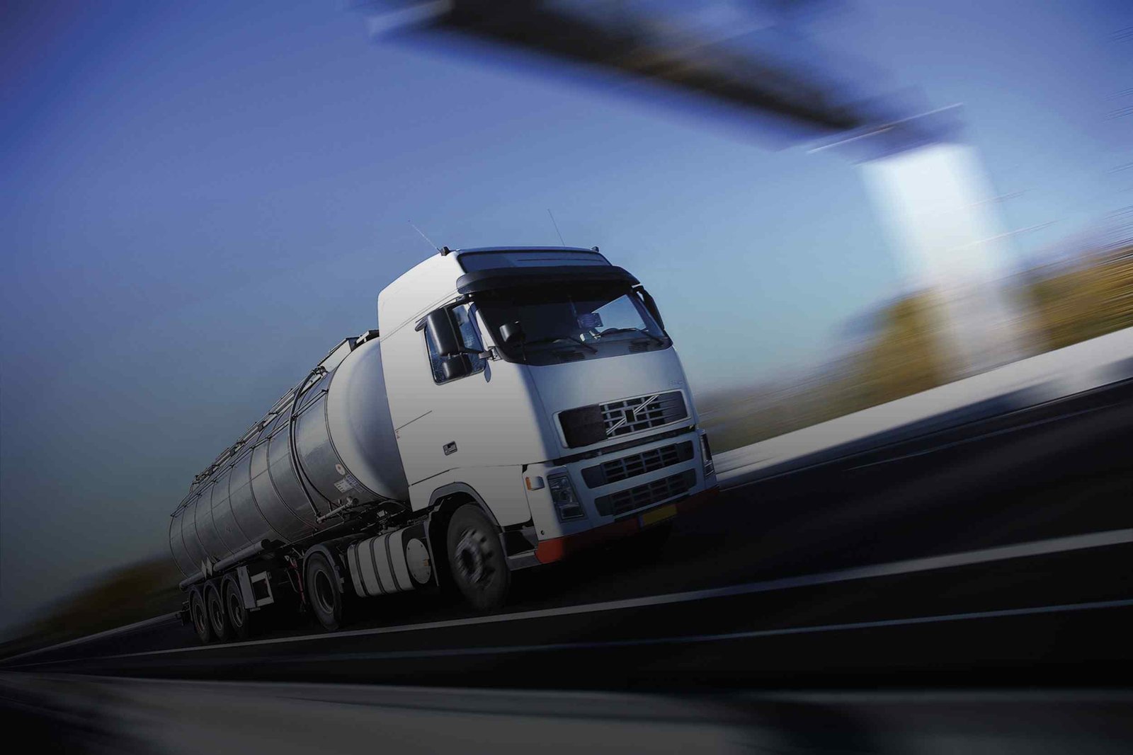 https://transcanadaexpress.com/wp-content/uploads/2015/09/White-Truck-single.jpg